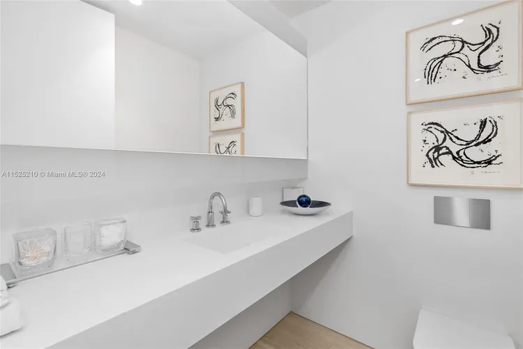 The Surf Club Four Seasons Hotel And Residences #N-322 image #12