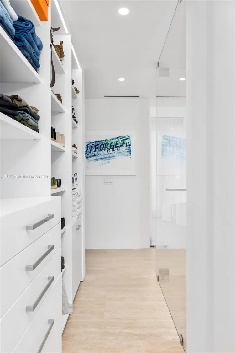 The Surf Club Four Seasons Hotel And Residences #N-322 image #15