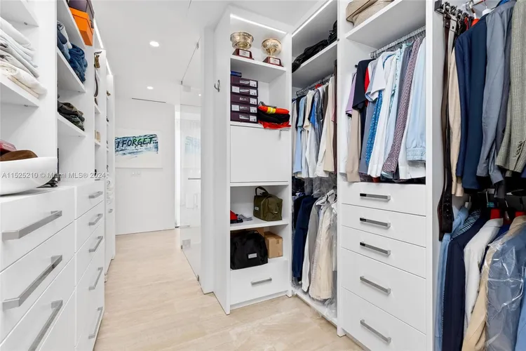 The Surf Club Four Seasons Hotel And Residences #N-322 image #16