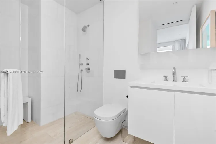 The Surf Club Four Seasons Hotel And Residences #N-322 image #22