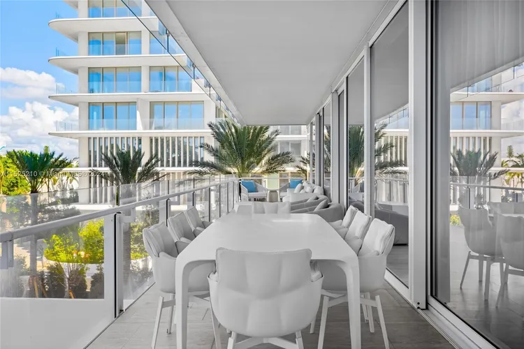 The Surf Club Four Seasons Hotel And Residences #N-322 image #23