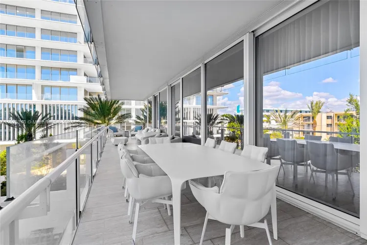 The Surf Club Four Seasons Hotel And Residences #N-322 image #24