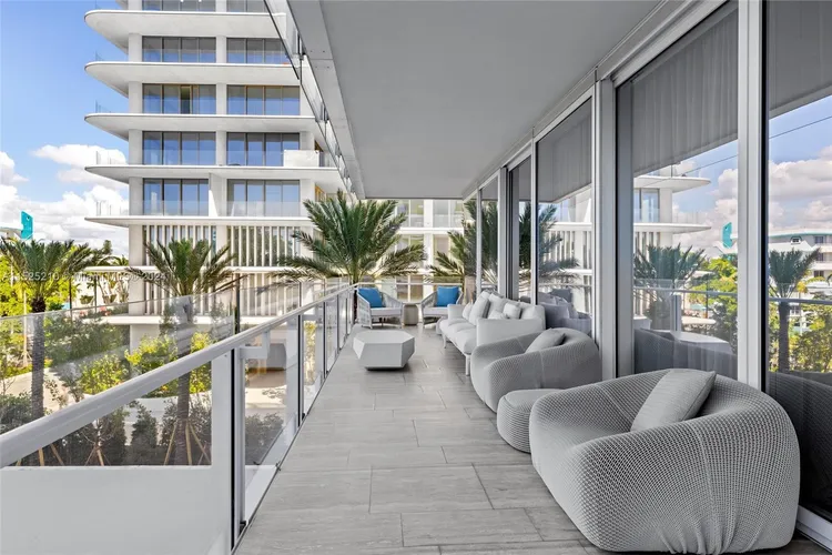 The Surf Club Four Seasons Hotel And Residences #N-322 image #25