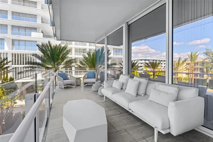 The Surf Club Four Seasons Hotel And Residences #N-322 image #26