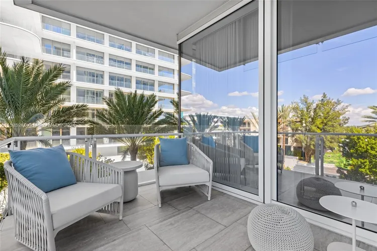 The Surf Club Four Seasons Hotel And Residences #N-322 image #27