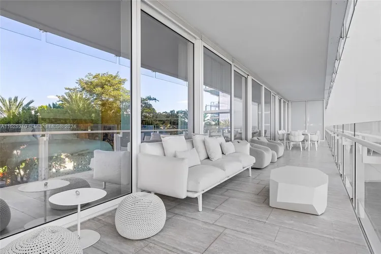 The Surf Club Four Seasons Hotel And Residences #N-322 image #28