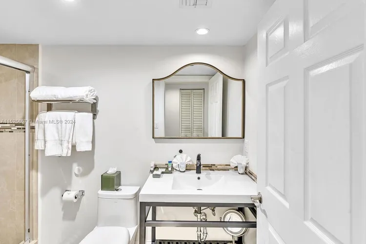 The Mutiny #905 image #10