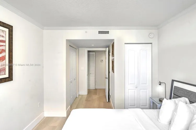 The Mutiny #905 image #8