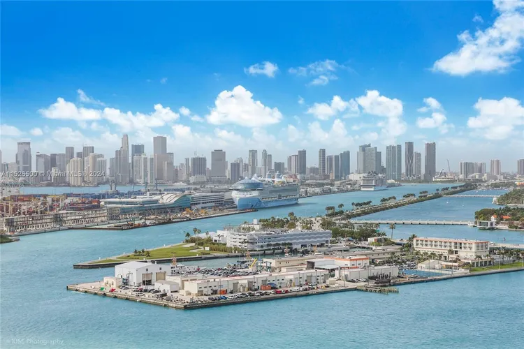 Yacht Club at Portofino #2806 image #16