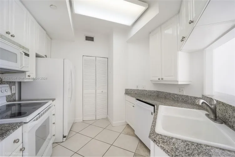 One Tequesta Point #1005 image #6