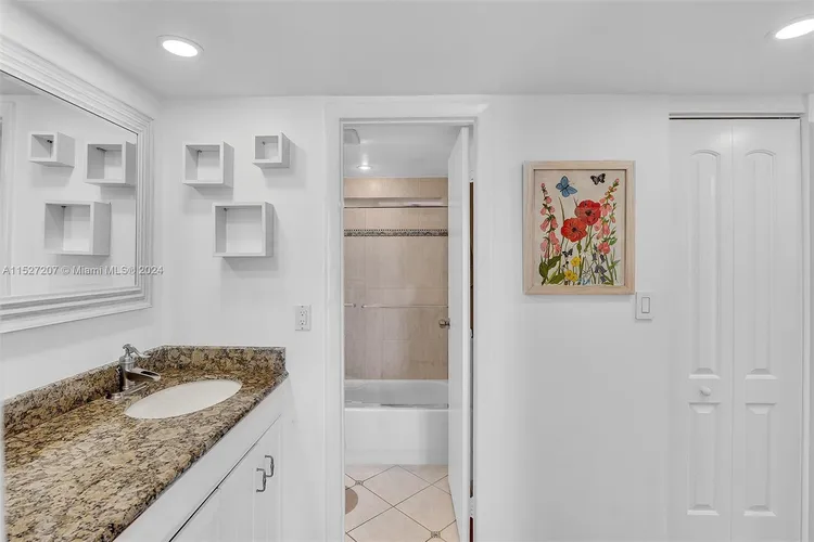 BISCAYA #506 image #22