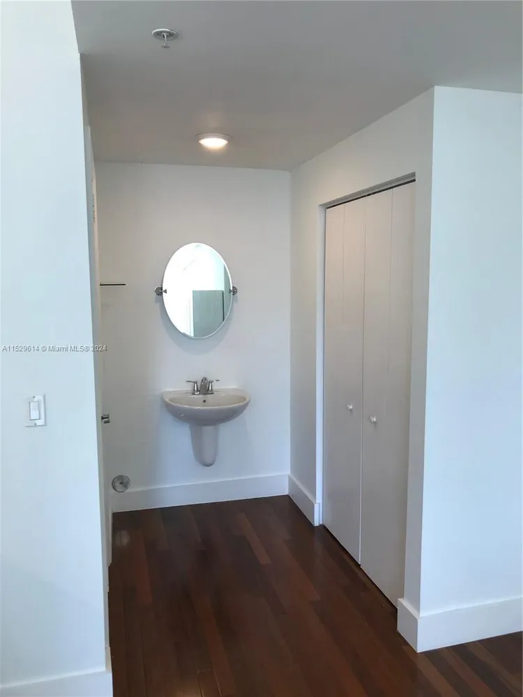 Neo Vertika #1522 image #8