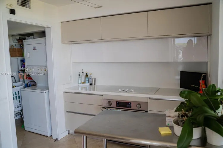 Grove Towers #10D image #25