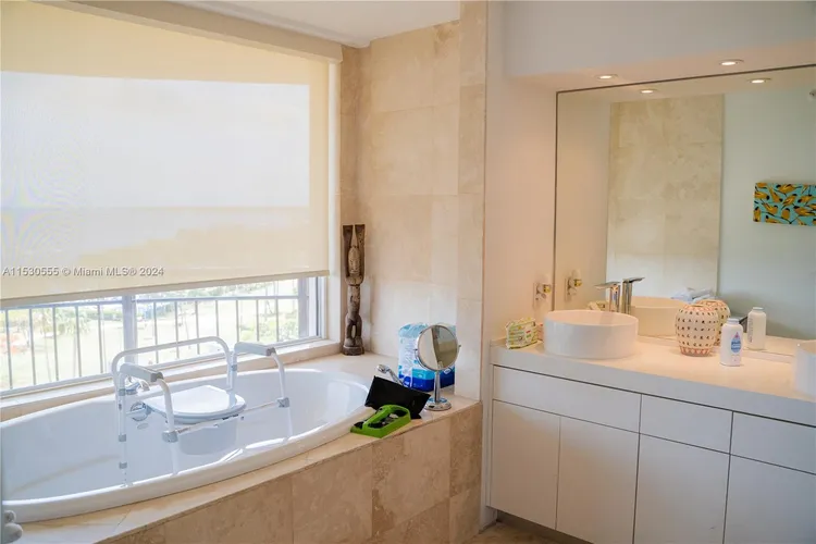 Grove Towers #10D image #31