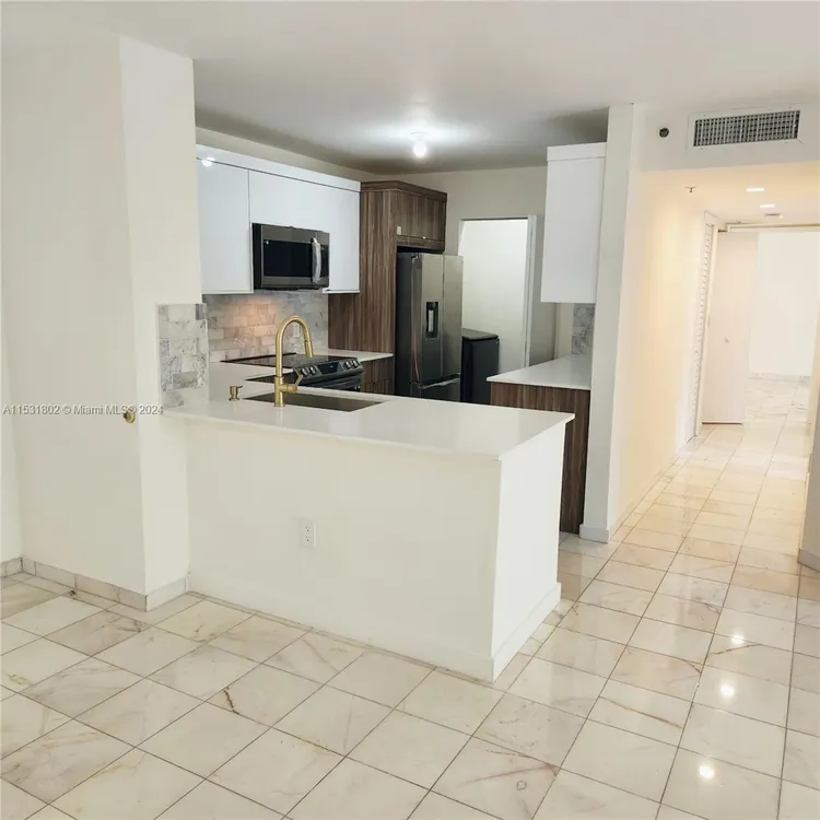 The Yacht Club at Aventura #4207 image #6