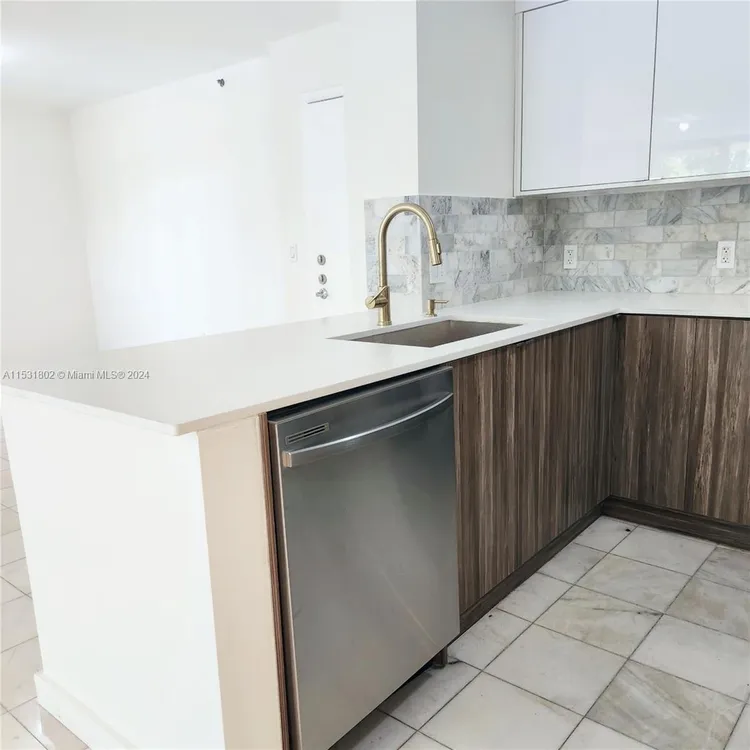 The Yacht Club at Aventura #4207 image #8