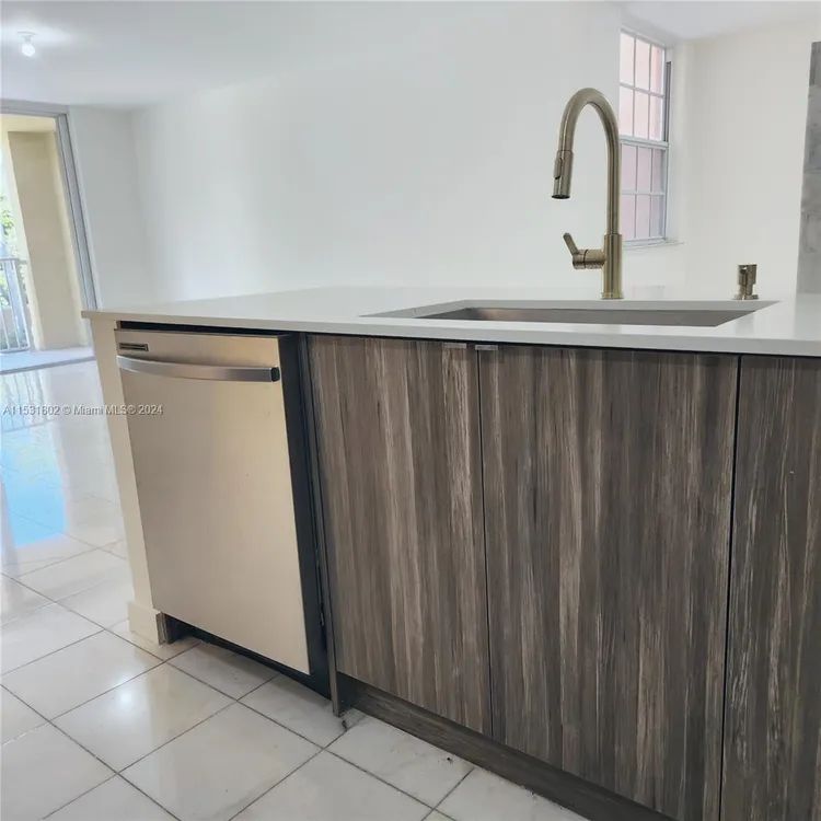 The Yacht Club at Aventura #4207 image #9