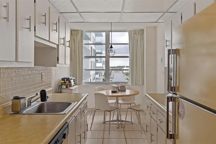 Winston Towers #720 image #16