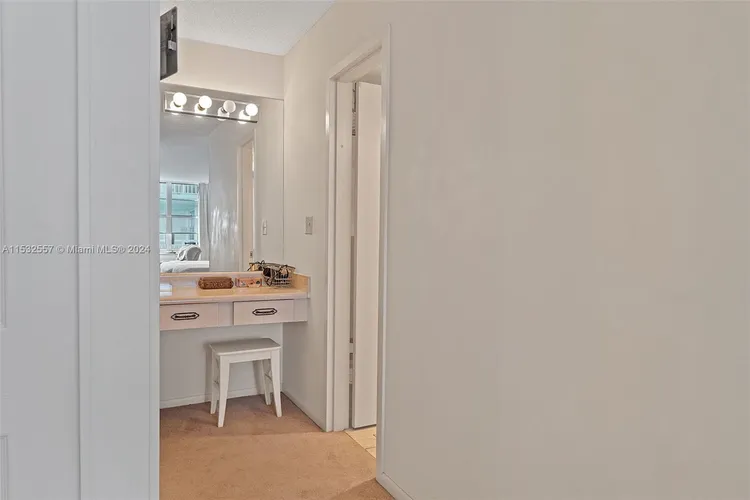 Winston Towers #720 image #25