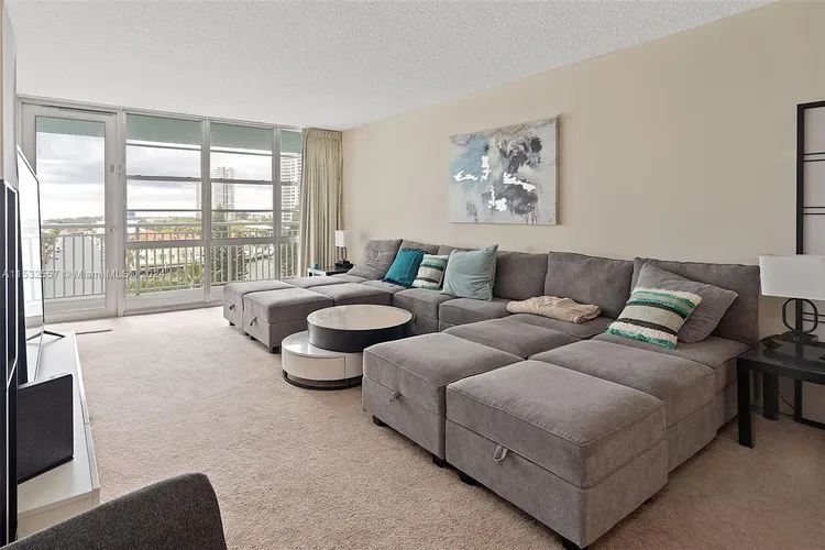 Winston Towers #720 image #6