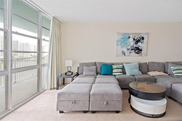 Winston Towers #720 image #8