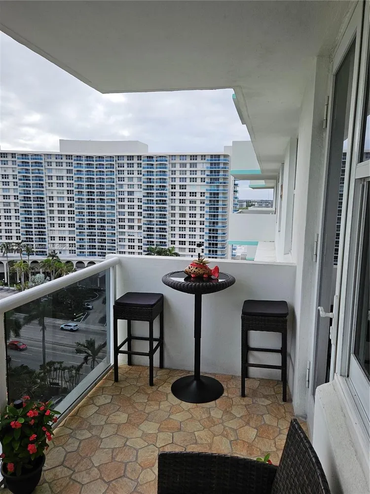 Sea Air Towers #1220 image #13