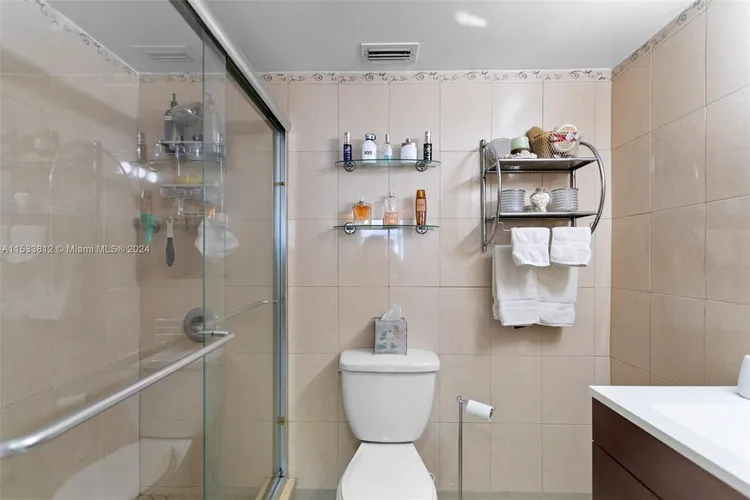 Sea Air Towers #1220 image #16