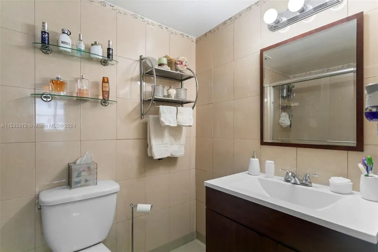 Sea Air Towers #1220 image #17