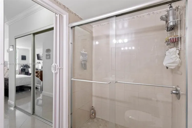 Sea Air Towers #1220 image #18