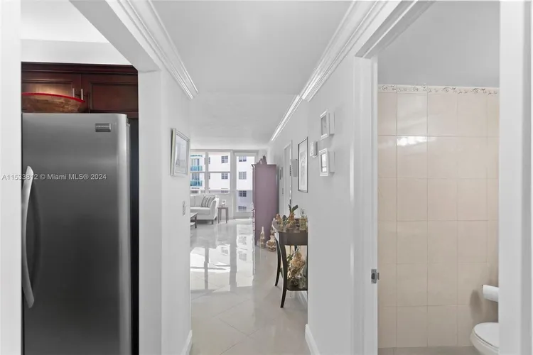 Sea Air Towers #1220 image #9