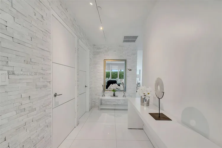 Paramount Bay #607 image #10