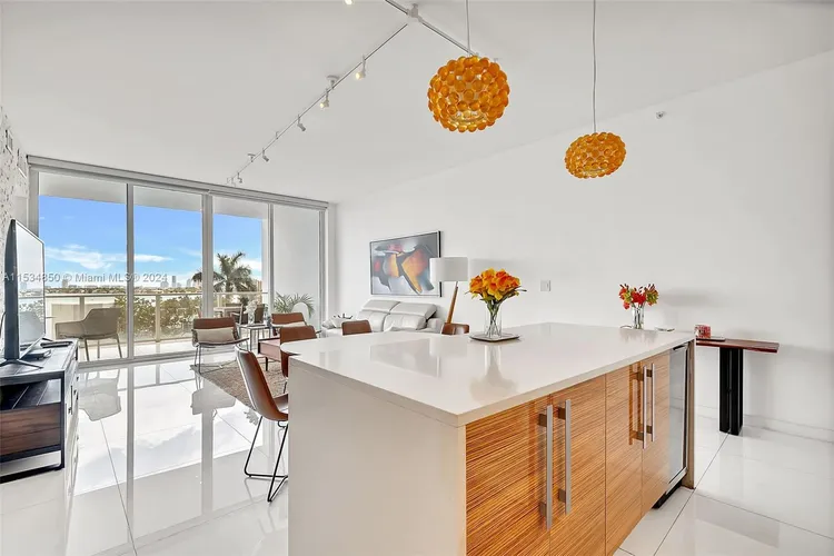 Paramount Bay #607 image #14