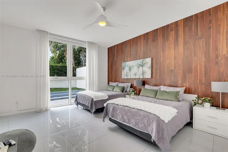 Paramount Bay #607 image #16