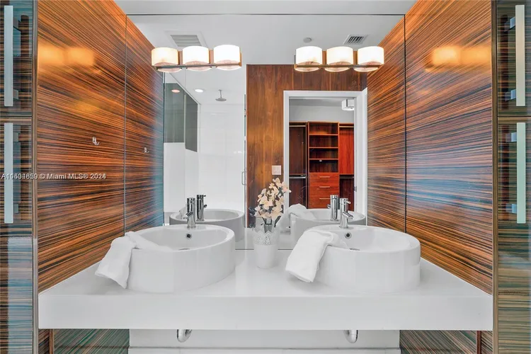 Paramount Bay #607 image #20