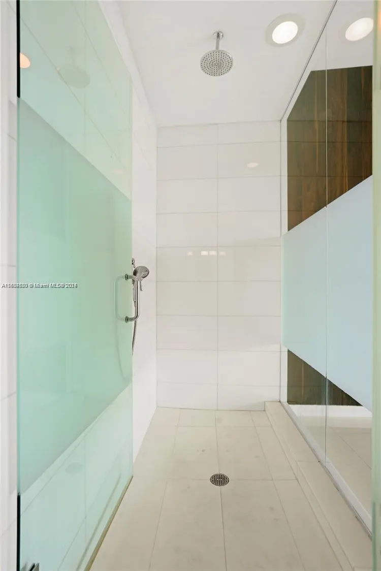 Paramount Bay #607 image #23