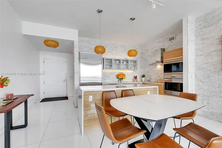 Paramount Bay #607 image #25