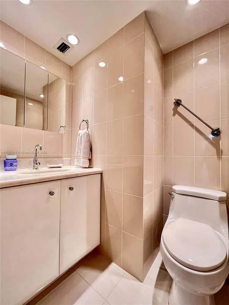 The Plaza of Bal Harbour #1423 image #9