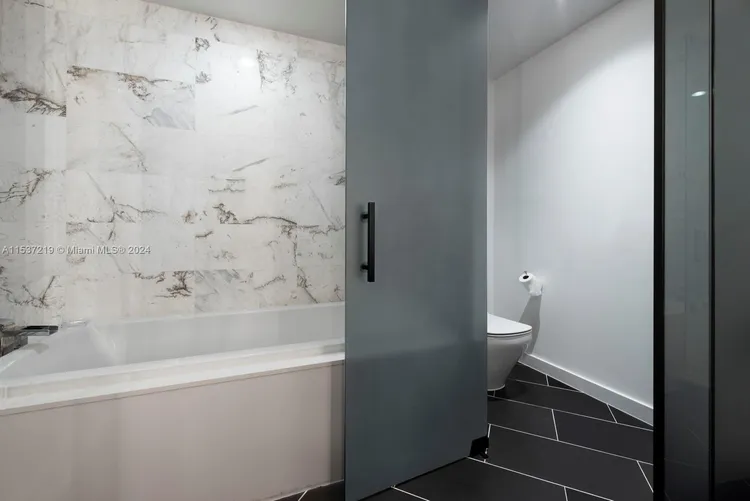 Paramount Miami Worldcenter #2505 image #24