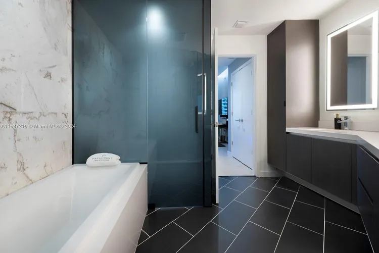 Paramount Miami Worldcenter #2505 image #25