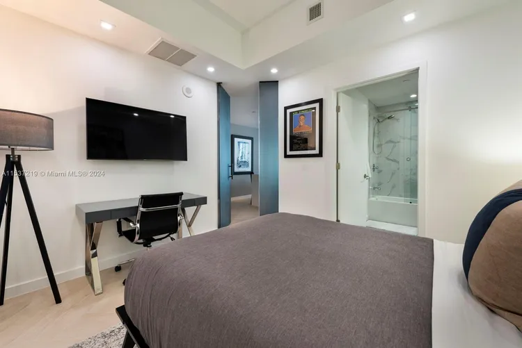 Paramount Miami Worldcenter #2505 image #29