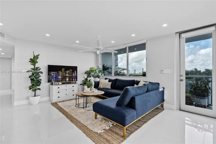 Burleigh House #505 image #18