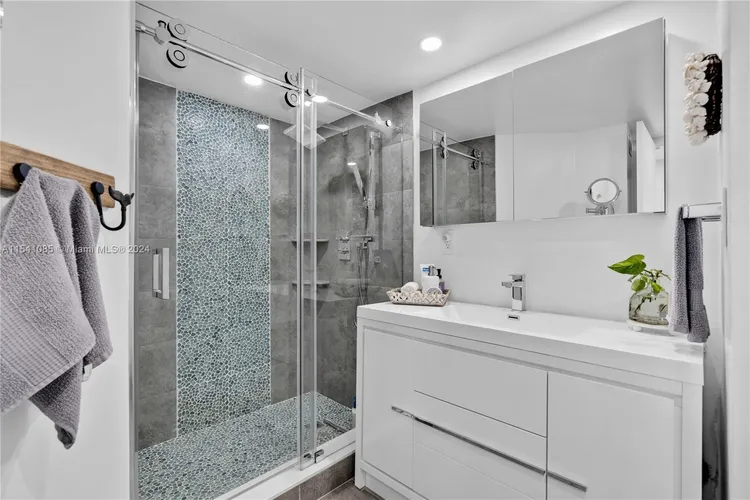 Burleigh House #505 image #24