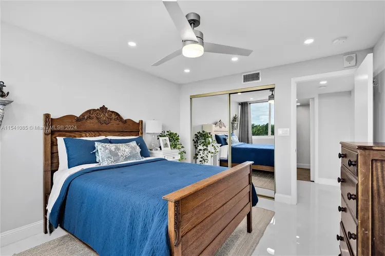 Burleigh House #505 image #27