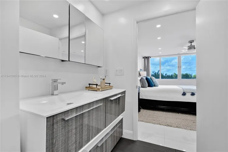 Burleigh House #505 image #34