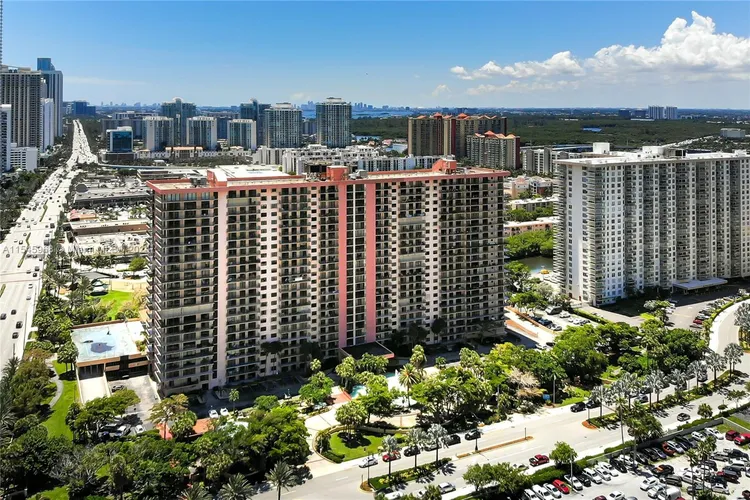 Winston Towers #1209 image #50