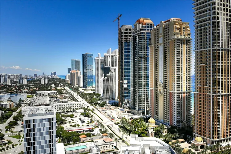 Winston Towers #1209 image #53