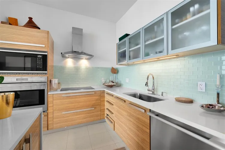 Paramount Bay #3308 image #9