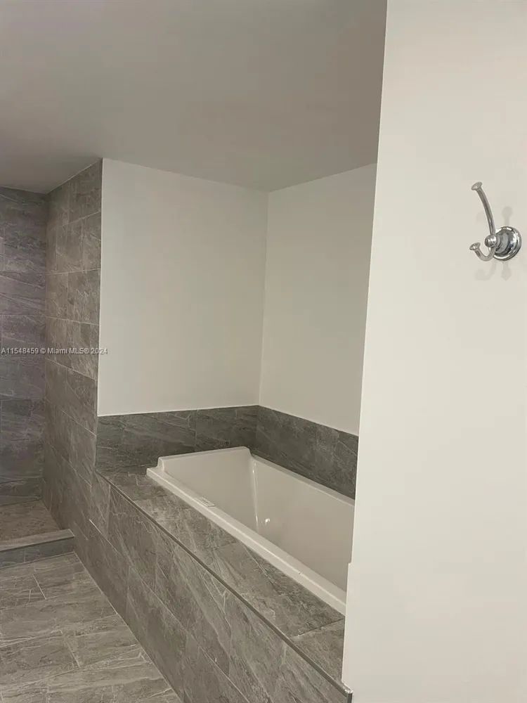 Icon Brickell II #2310 image #15