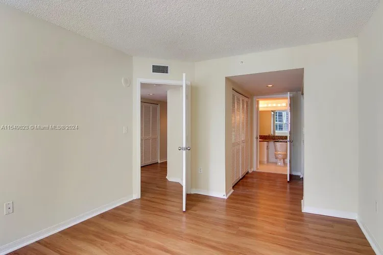 Yacht Club at Brickell #1401 image #16