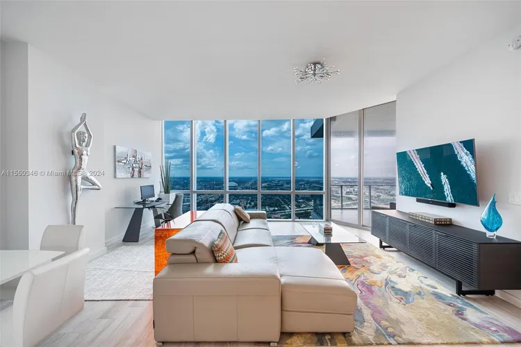 Paramount Miami Worldcenter #5106 image #10